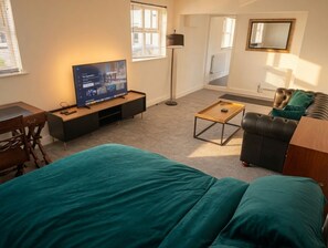 2 quartos, ferros/tábuas de passar roupa, Wi-Fi, roupa de cama