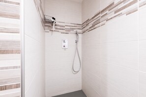 Shower, hair dryer, towels