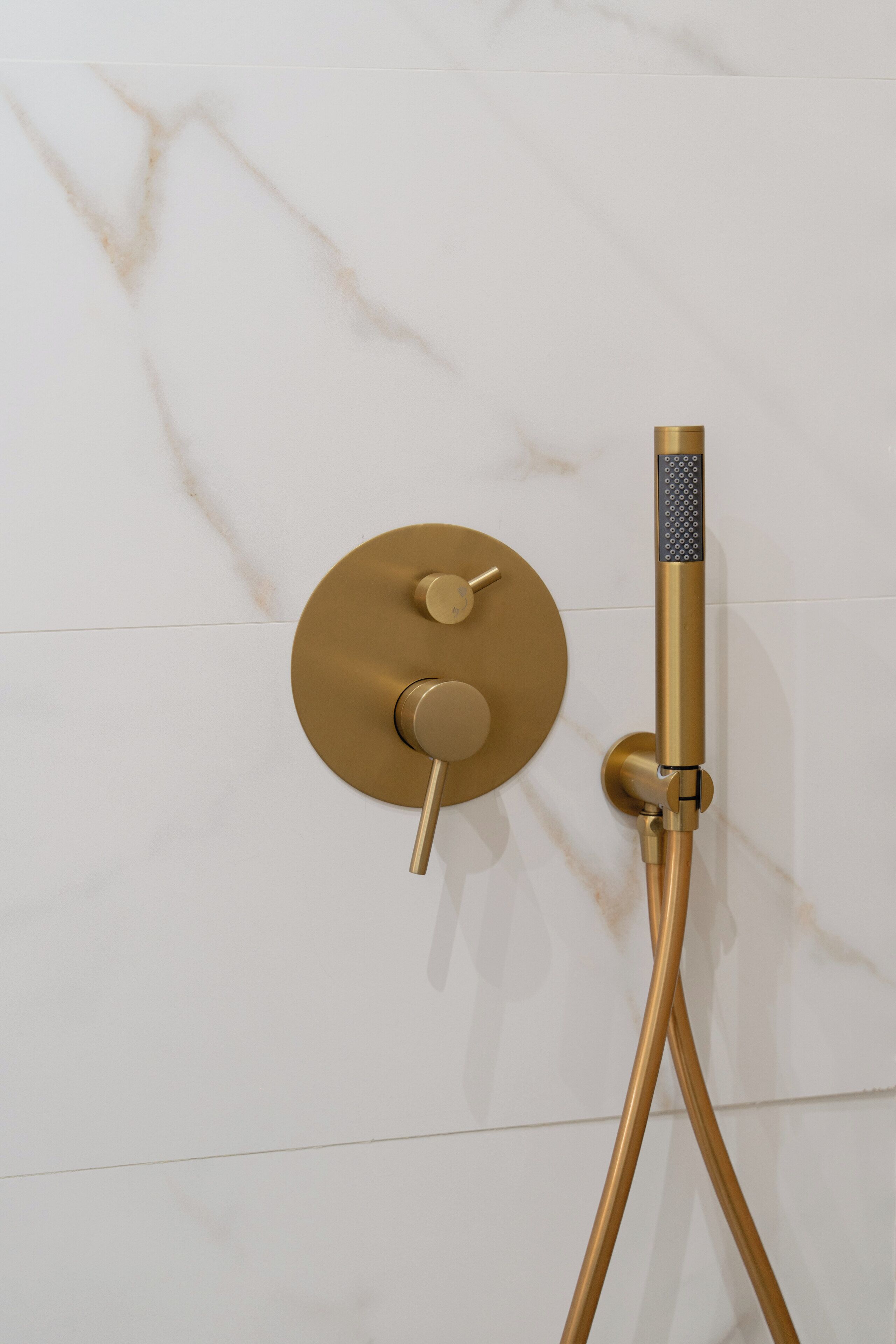 Comfort Apartment | Hand-held showerhead