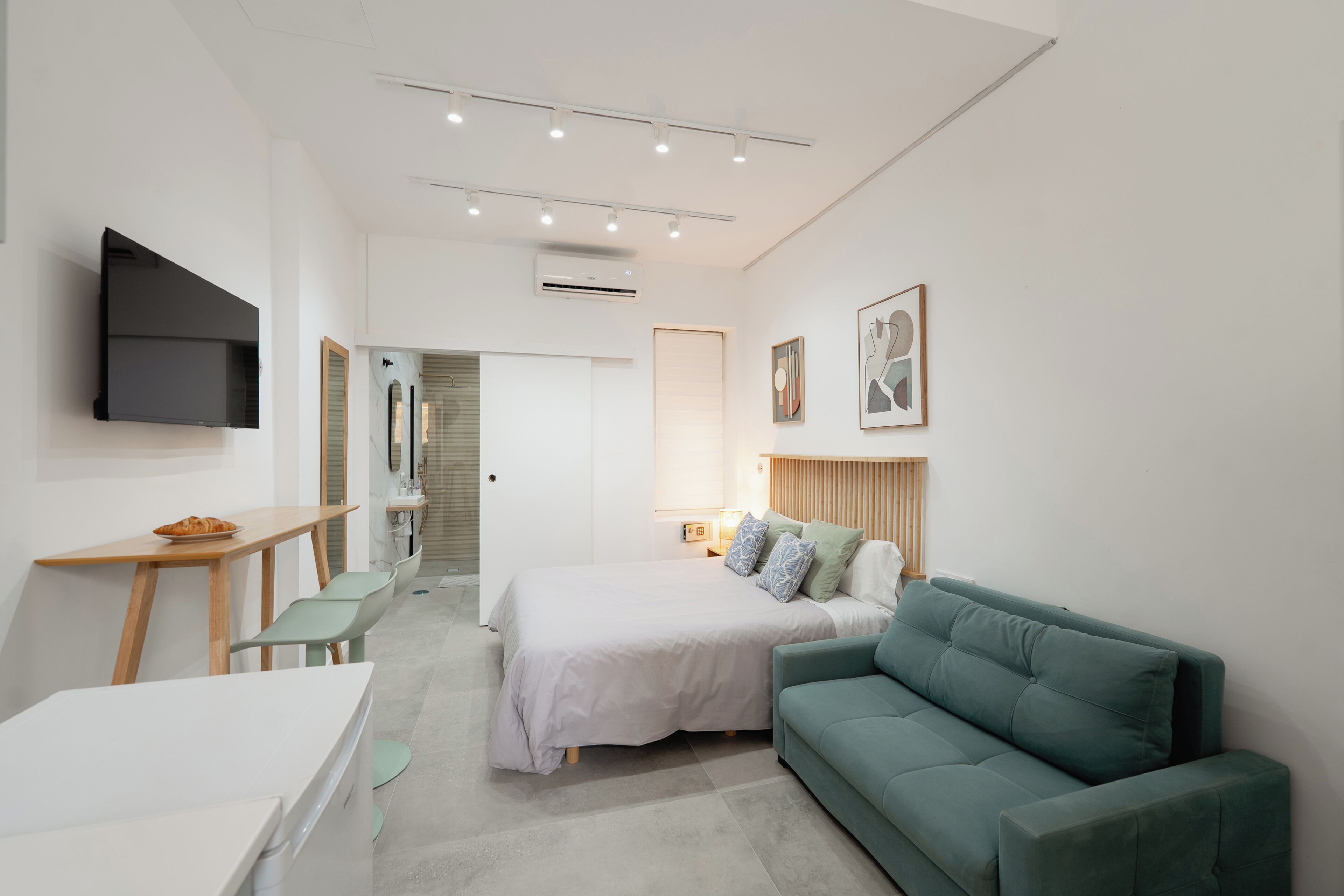 Comfort Apartment | In-room safe, iron/ironing board, free WiFi