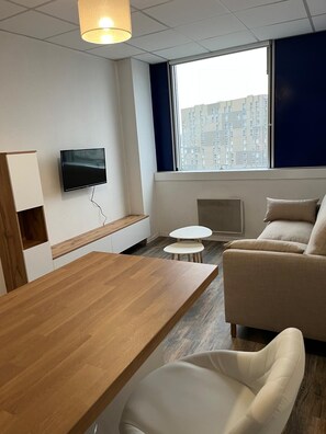 Living area - Vrbo Property (Tours)