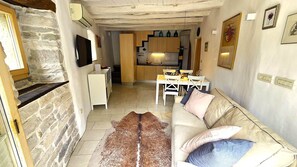 Smart TV, books - CROGO Casa Gradinje-Holiday Home-Istria-Motovun (Gradinje)