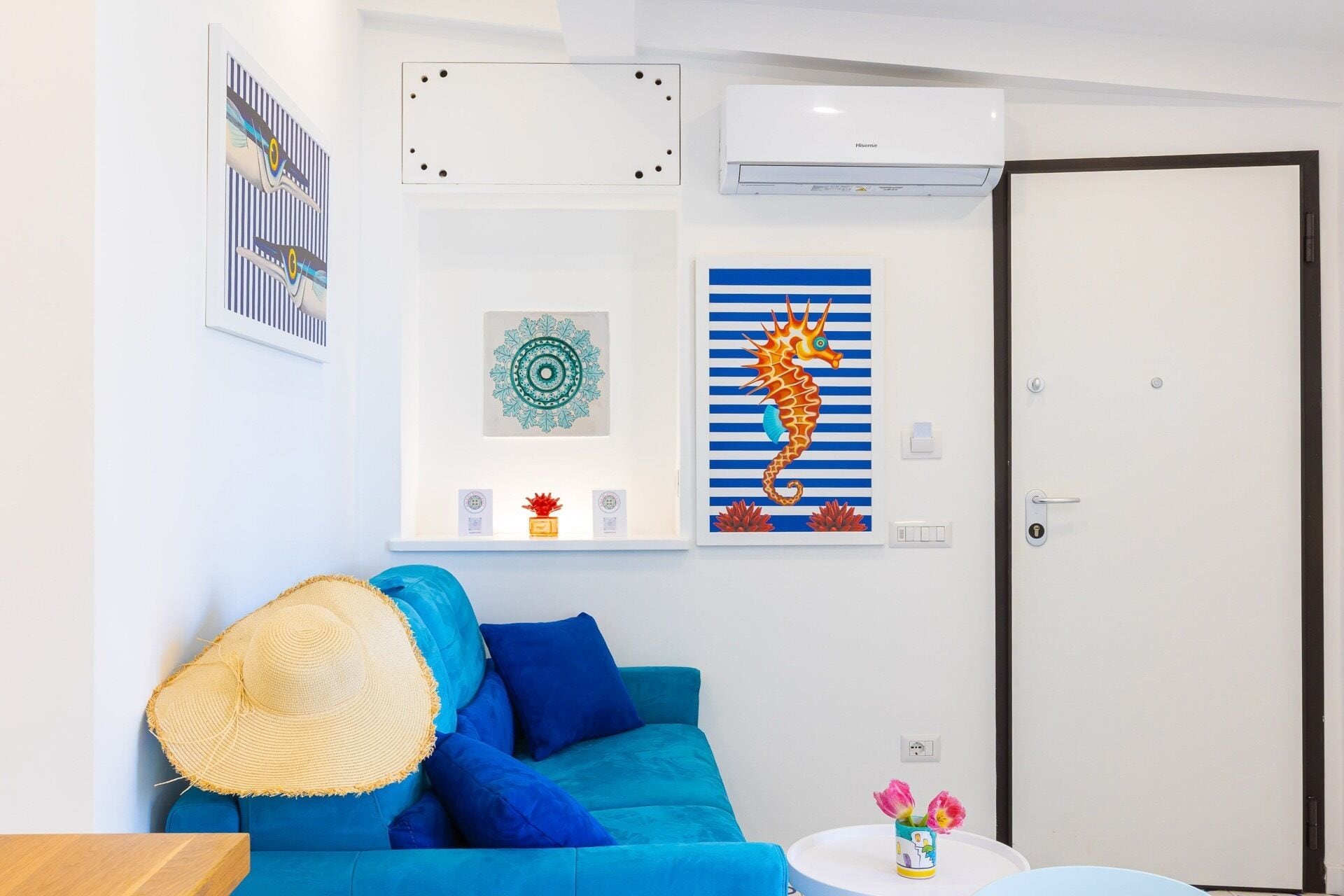 Deluxe Apartment, Sea View | Living area | 32-inch flat-screen TV with digital channels