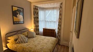 8 bedrooms, iron/ironing board, WiFi, bed sheets