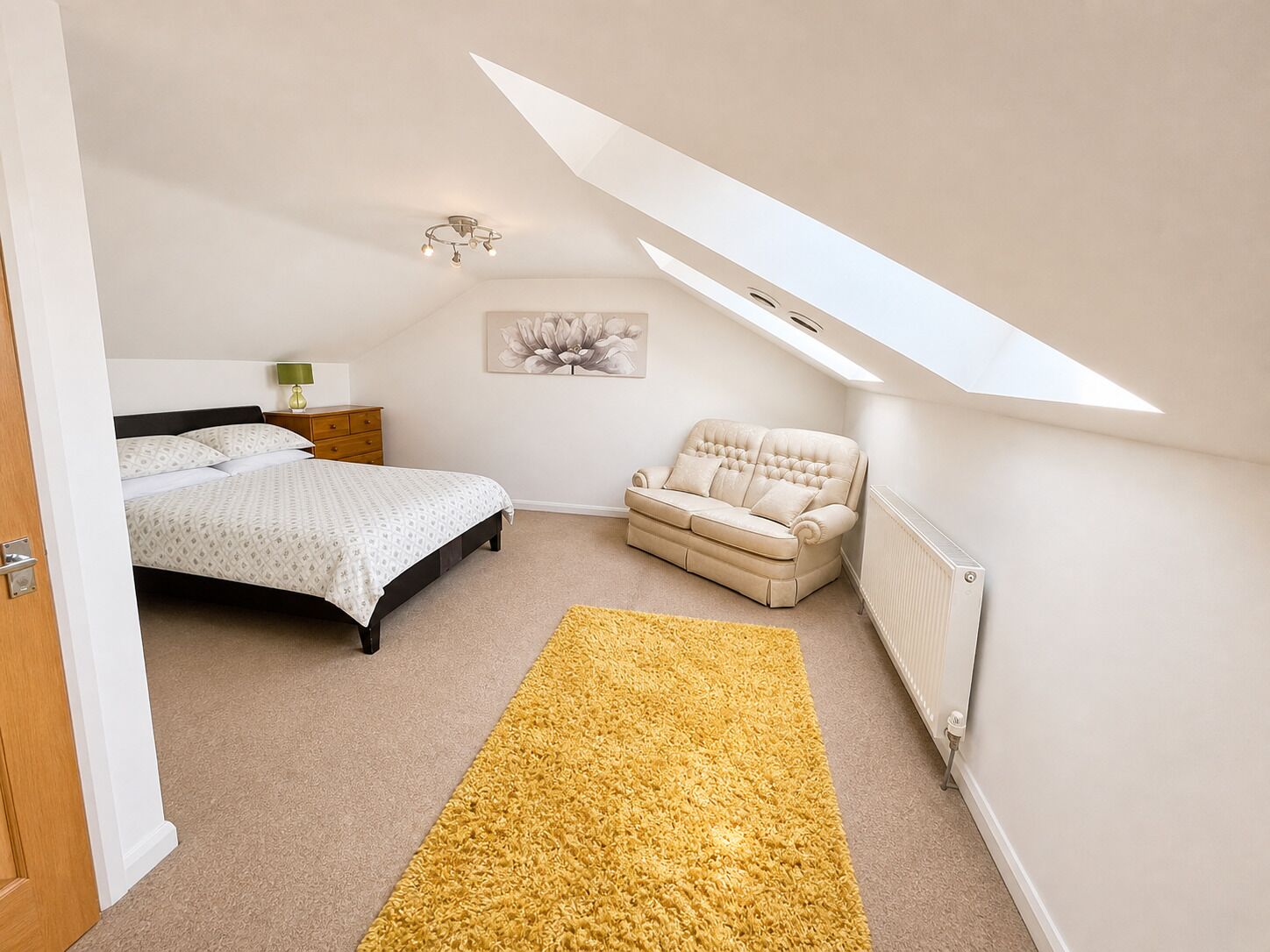 6 bedrooms, iron/ironing board, WiFi, bed sheets