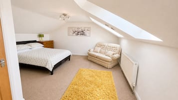 6 bedrooms, iron/ironing board, WiFi, bed sheets