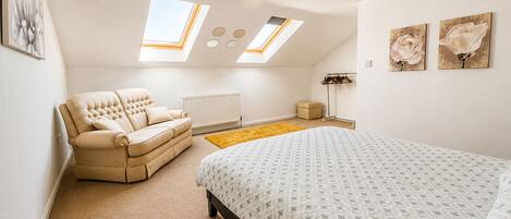 6 habitaciones, tabla de planchar con plancha, wifi y ropa de cama