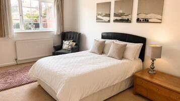 6 bedrooms, iron/ironing board, WiFi, bed sheets