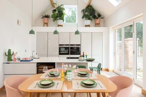 Fridge, microwave, oven, dishwasher - 2 Bed Converted Barn (Ombersley)