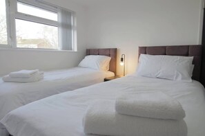 WiFi - 3Bed Central Flat - free parking (Royal Leamington Spa)