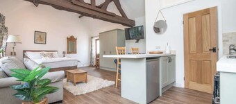 Charming Warwickshire Studio