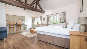 Iron/ironing board, travel cot, WiFi, bed sheets