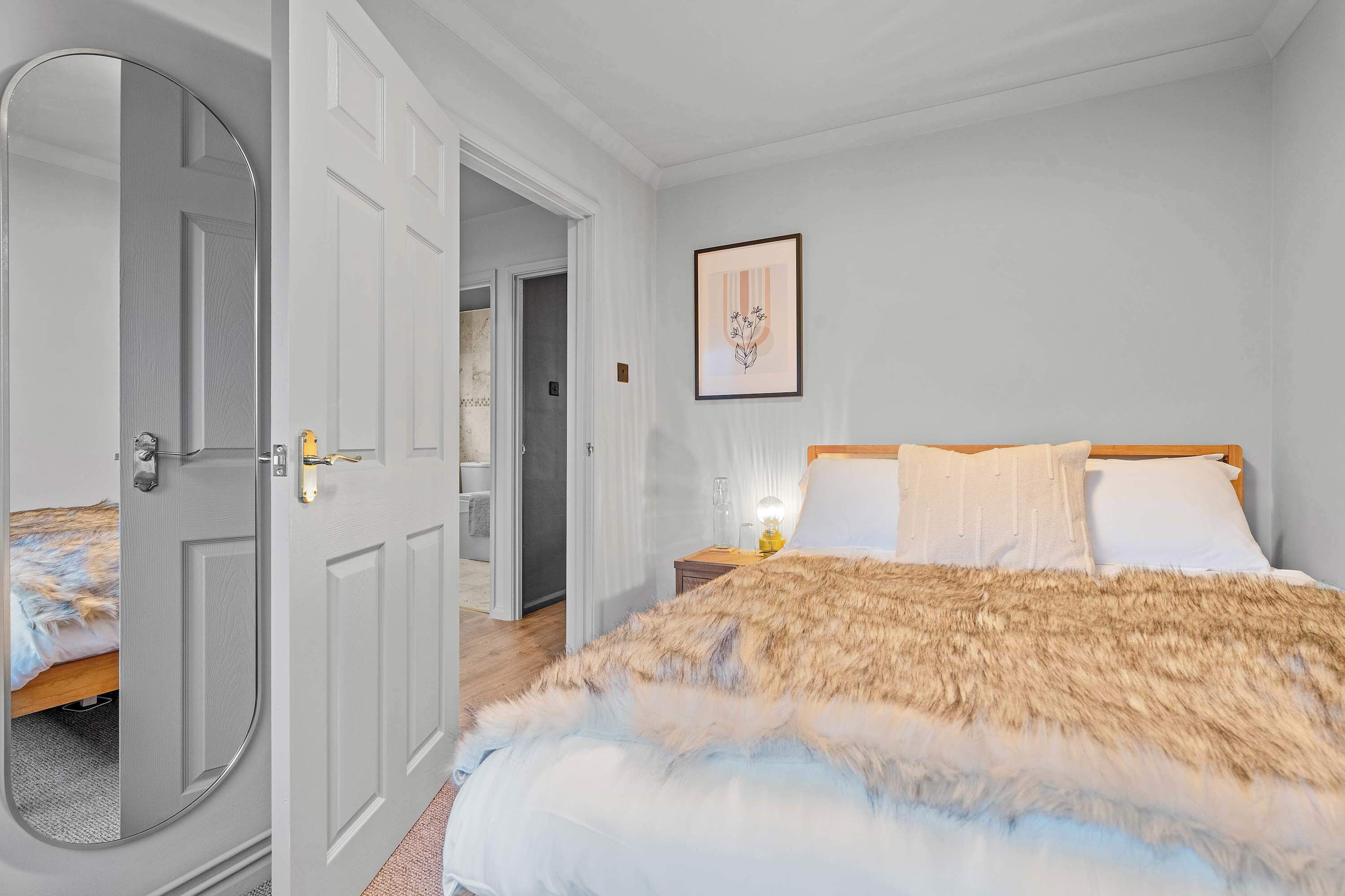 Iron/ironing board, WiFi, bed sheets