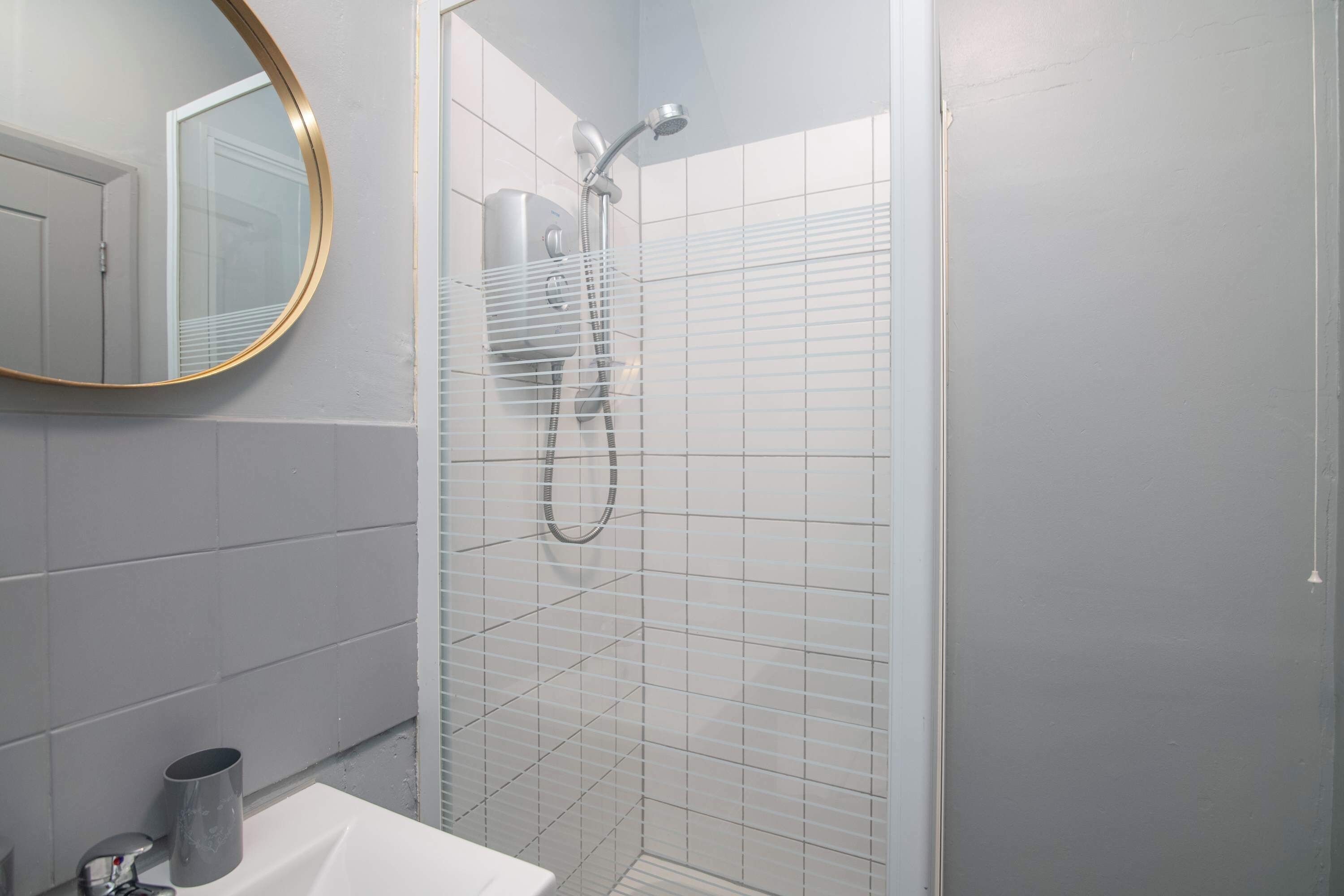 Shower, hair dryer, towels, shampoo