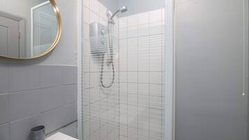Shower, hair dryer, towels, shampoo