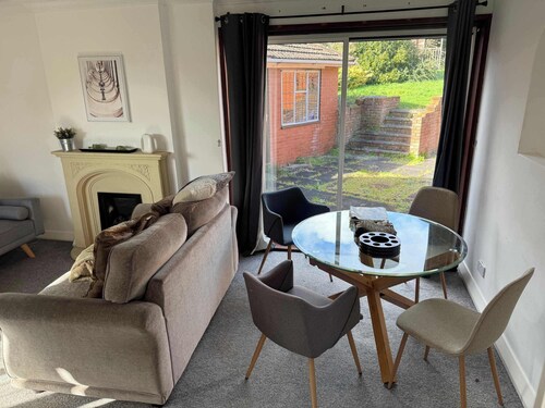 Large 4 Bed with Parking