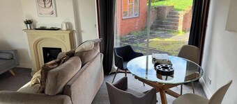 Large 4 Bed with Parking