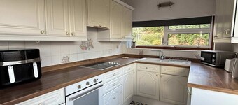 Large 4 Bed with Parking