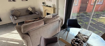 Large 4 Bed with Parking