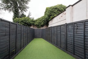 Property grounds - 4 Bed Executive townhouse w/ car park (Royal Leamington Spa)