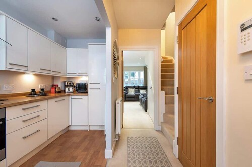 4 Bed Executive townhouse w/ car park