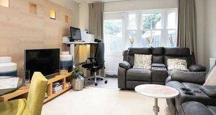 4 Bed Executive townhouse w/ car park