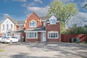 Exterior - 5 BD - Large House Oadby (Leicester)
