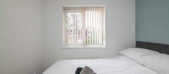 5 BD - Large House Oadby