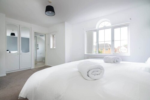 5 BD - Large House Oadby