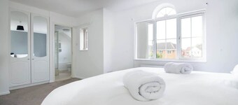 5 BD - Large House Oadby