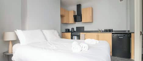 Iron/ironing board, WiFi, bed sheets