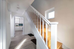 Interior - Compton House - 4 Bed (Cheltenham)