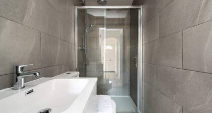 Compton House - 4 Bed