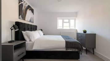Iron/ironing board, WiFi, bed sheets