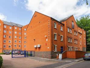 Front of property - For Students Only - Park Court in Lincoln - Campus Accommodation (Lincoln)