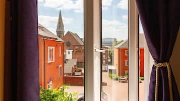 Single Room | Blackout curtains, iron/ironing board, free WiFi