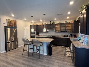 Private kitchen - 【5BR&4BA】New built 2023 Near Strip (Las Vegas)