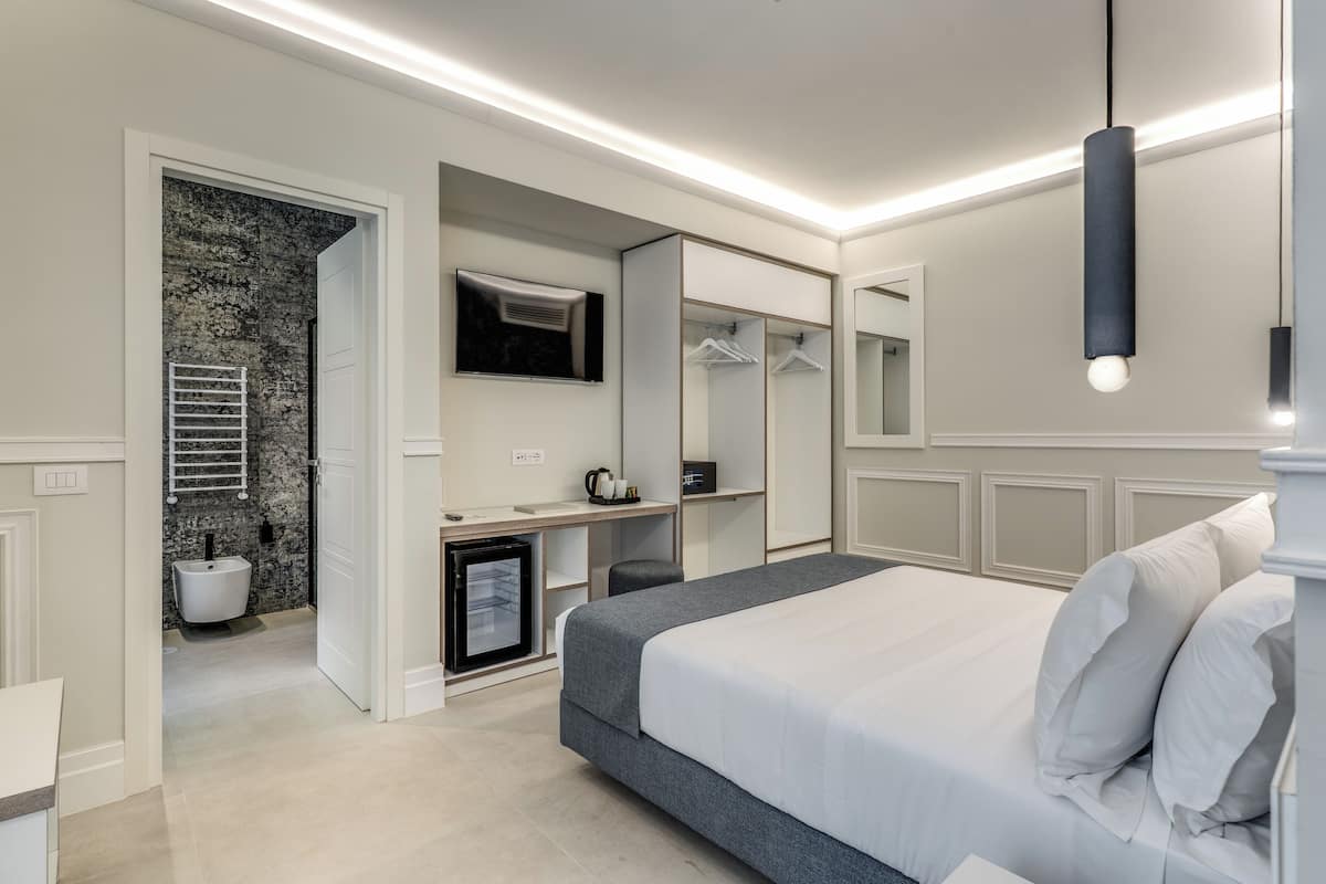 Deluxe Single Room | In-room safe, desk, laptop workspace, blackout curtains