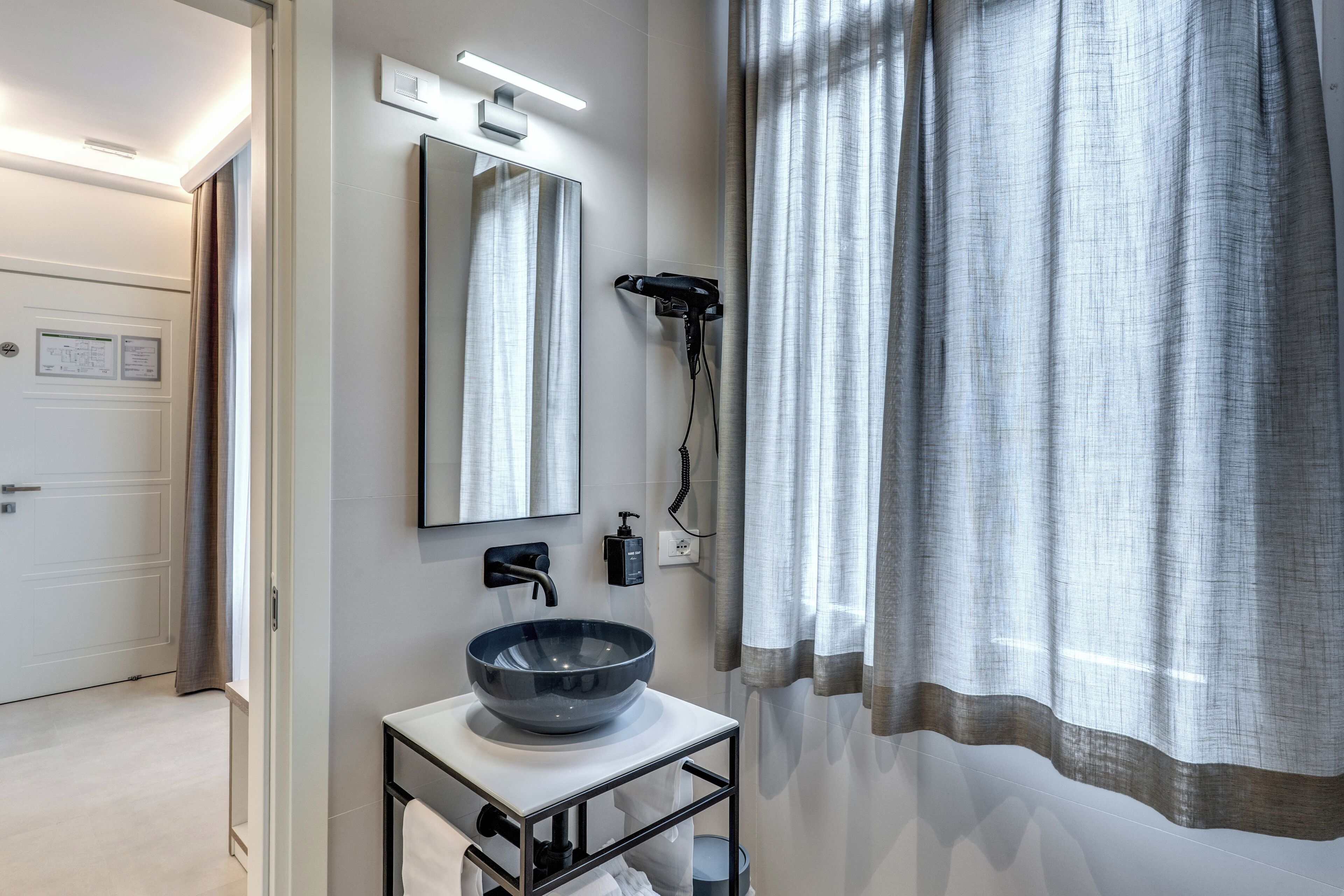 Deluxe Single Room | Bathroom | Shower, hair dryer, slippers, towels