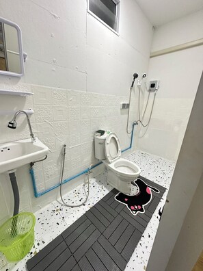 Classic Double Room, Smoking, Lake View | Bathroom | Shower, hair dryer, towels, soap - Summer Sunshine Resort Songkhla (Khao Rup Chang)