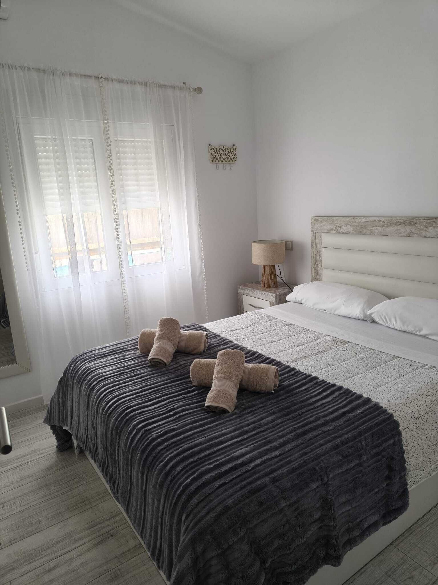 Tabla de planchar con plancha, Internet, ropa de cama