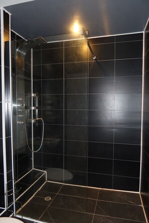 Shower, towels