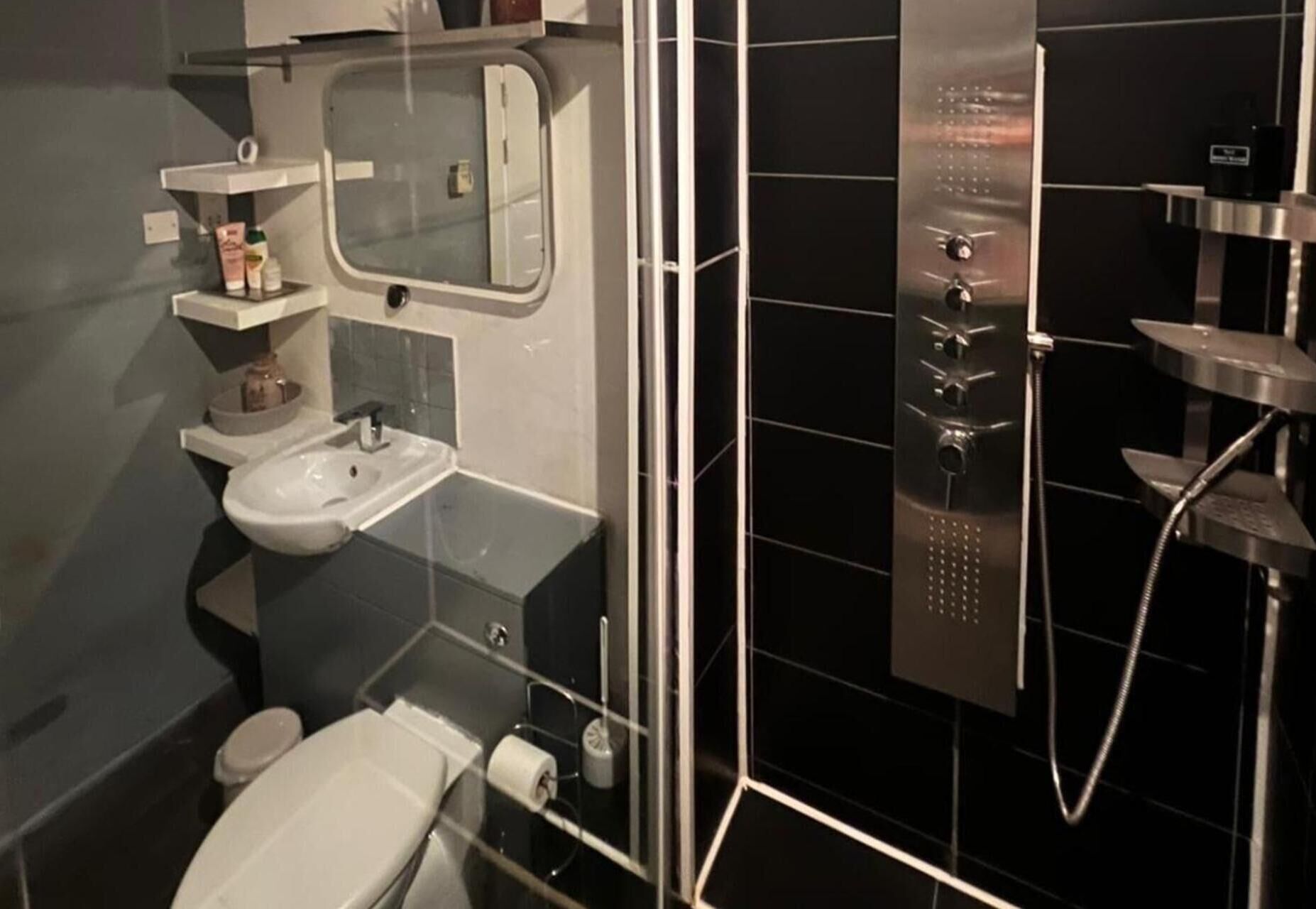 Shower, towels