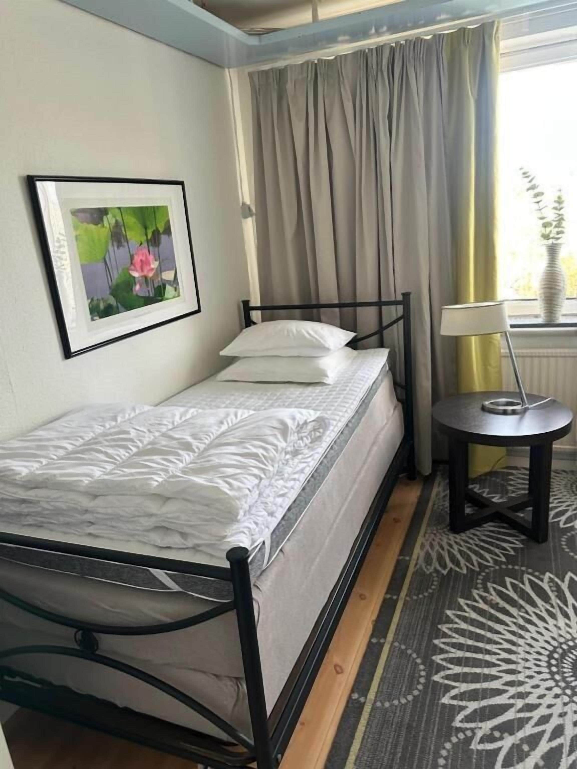 Chambre simple, vue sur la cour intérieure | Accès au Wi-Fi (inclus), accessible en fauteuil roulant