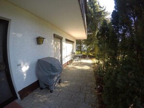 Outdoor dining - Vrbo Property (Arrach)