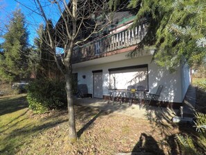 Outdoor dining - Vrbo Property (Arrach)