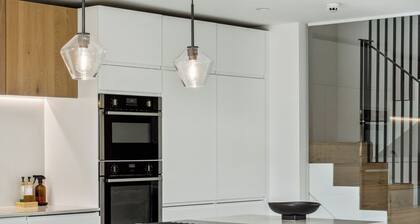 Stylish, modern Family Home Close to Marlow town centre.