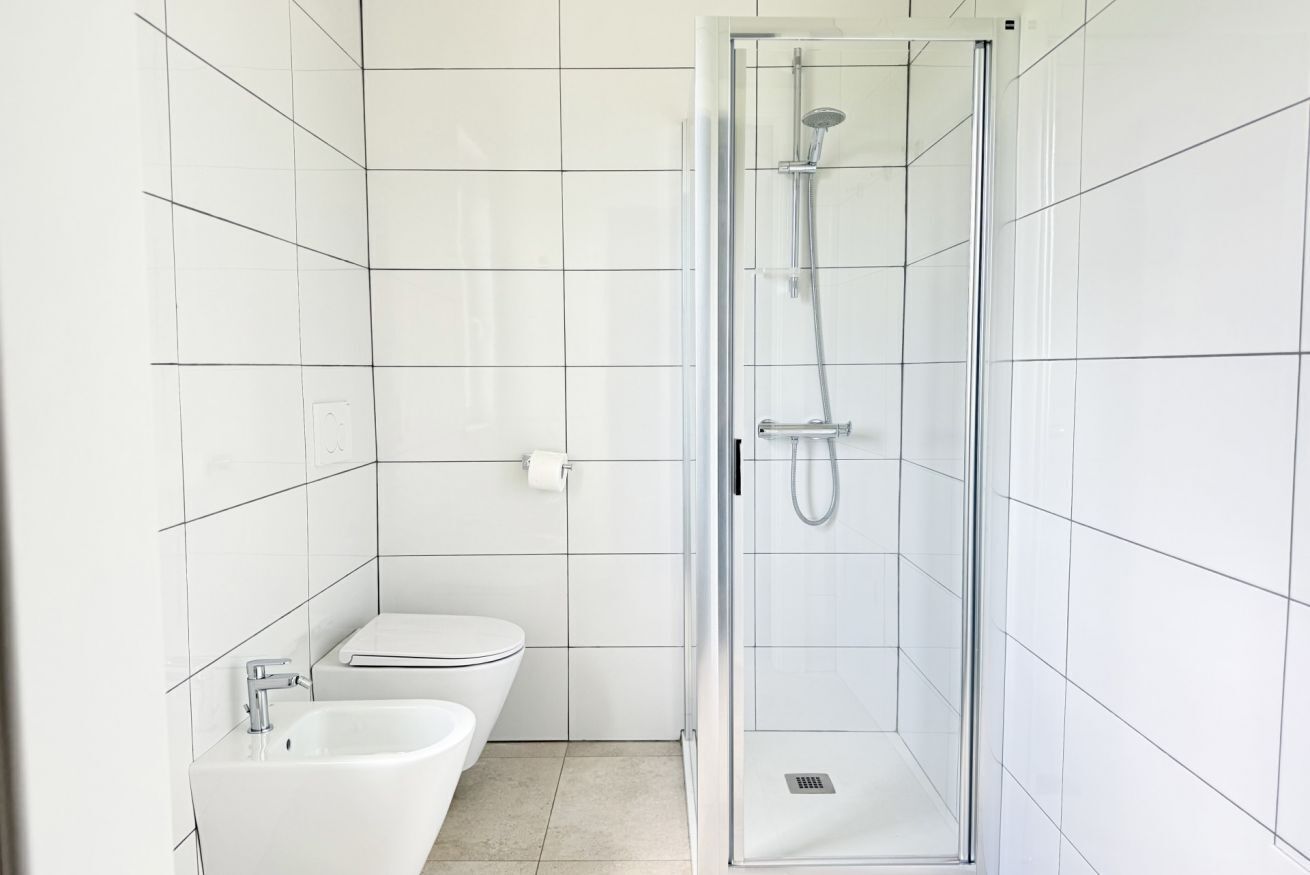 Dusche, Bidet, Handtücher