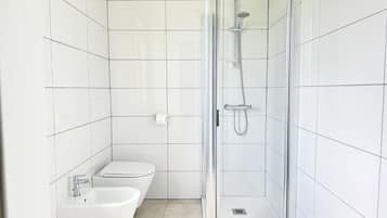 Shower, bidet, towels