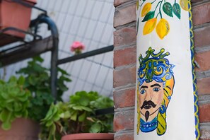 Exterior detail - 'Il Cortile Holiday House - Dimora Maiolica' Apartment with Wi-Fi and Air Conditioning (Caccamo)